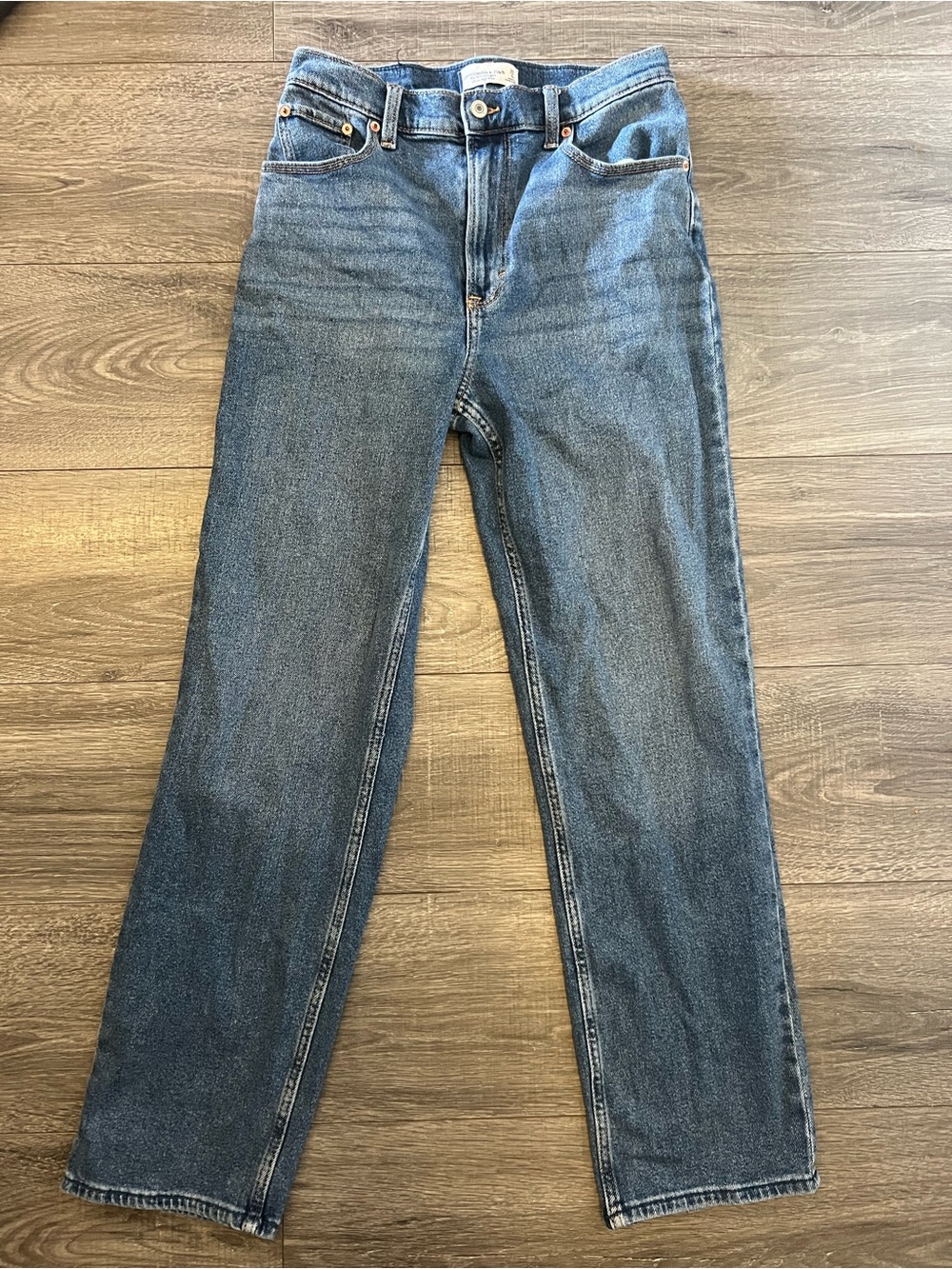 Abercrombie & Fitch The 90s Straight Ultra High Rise Jeans Medium Wash Size 6